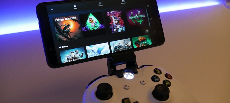 Imagem do celular rodando jogos com controle do Xbox One.
