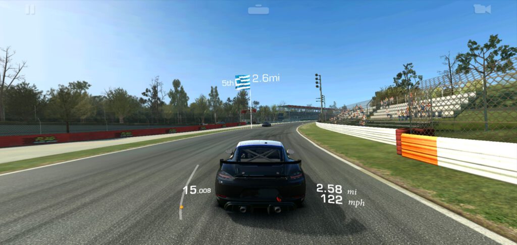 Jogo de corrida Real Racing 3, para celulares.