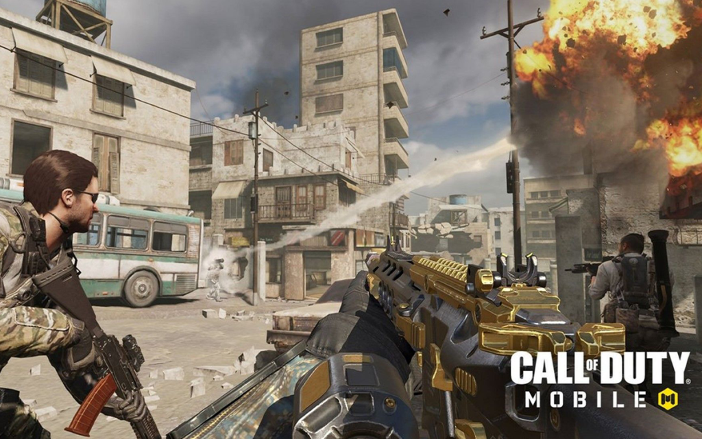 Imagem representativa do jogo Call od Duty Mobile com o jogador em primeira pessoa empunhando uma arma no meio de uma cidade sendo destruída.