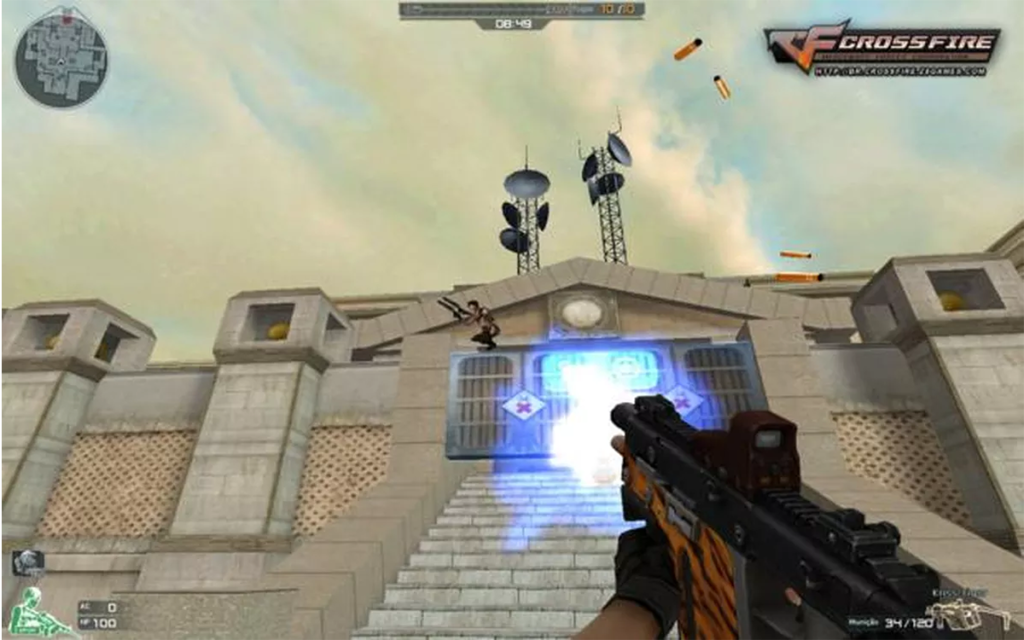 Tela do jogo CrossFire com o player atirando com uma arma em primeira pessoa.