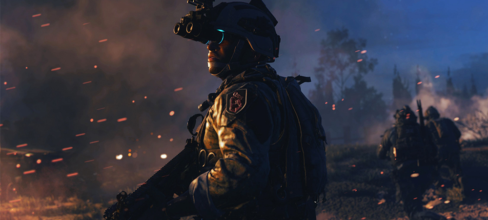 Soldado com metralhadora e óculos de visão noturna em campo de batalha