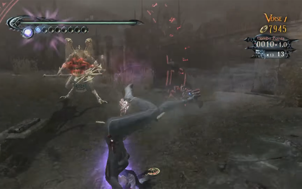 Cena de ação do jogo Bayonetta com a personagem principal Bayonetta realizando movimentos plásticos representando um jogo hack and slash.