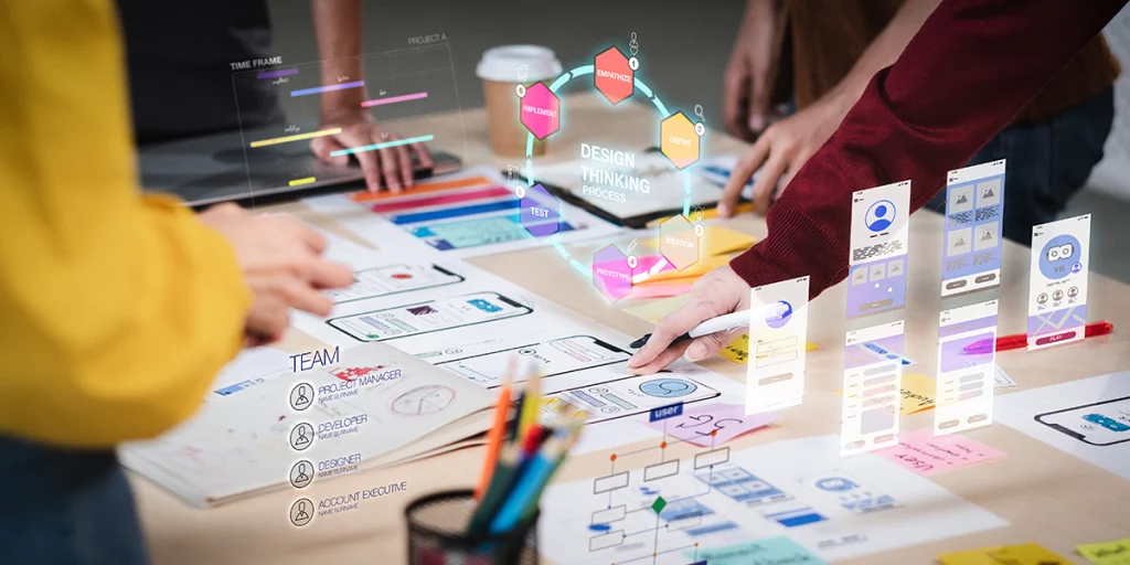 pessoas planejando processo de design thinking com mesa e ícones holográficos